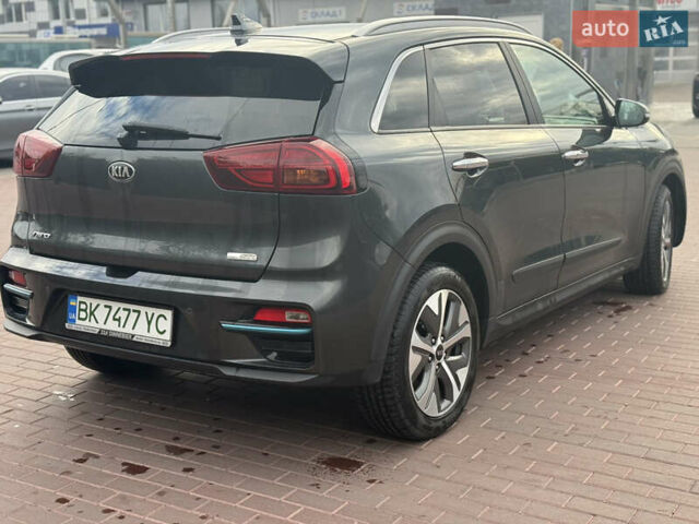 Серый Киа Niro, объемом двигателя 0 л и пробегом 77 тыс. км за 20990 $, фото 7 на Automoto.ua