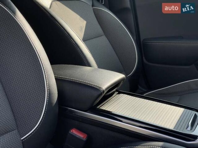Серый Киа Niro, объемом двигателя 0 л и пробегом 88 тыс. км за 22250 $, фото 12 на Automoto.ua