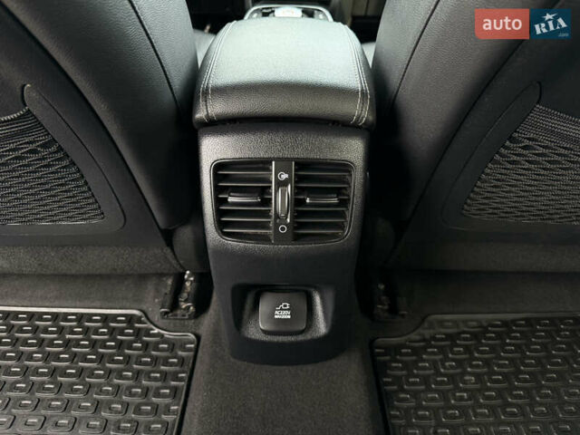 Серый Киа Niro, объемом двигателя 0 л и пробегом 82 тыс. км за 22900 $, фото 81 на Automoto.ua