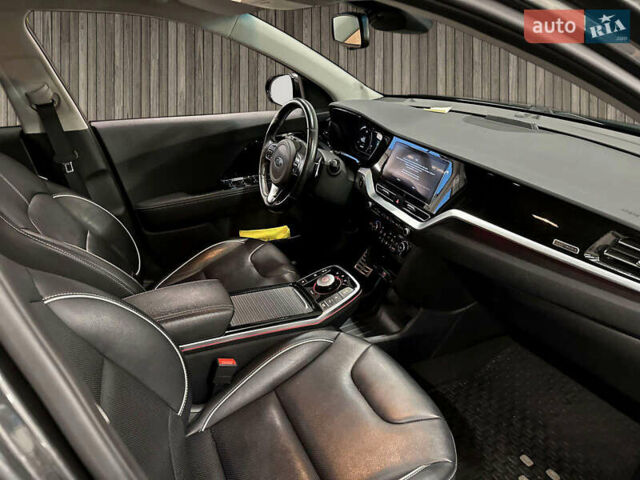 Серый Киа Niro, объемом двигателя 0 л и пробегом 98 тыс. км за 16400 $, фото 6 на Automoto.ua