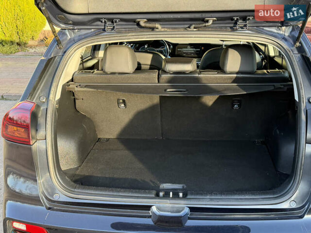 Серый Киа Niro, объемом двигателя 0 л и пробегом 157 тыс. км за 18350 $, фото 50 на Automoto.ua