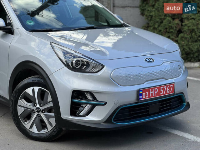 Сірий Кіа Niro, об'ємом двигуна 0 л та пробігом 141 тис. км за 17799 $, фото 7 на Automoto.ua