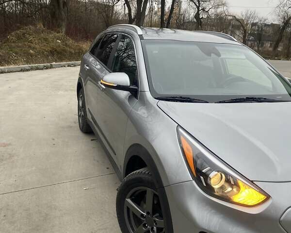 Серый Киа Niro, объемом двигателя 0 л и пробегом 54 тыс. км за 19999 $, фото 17 на Automoto.ua