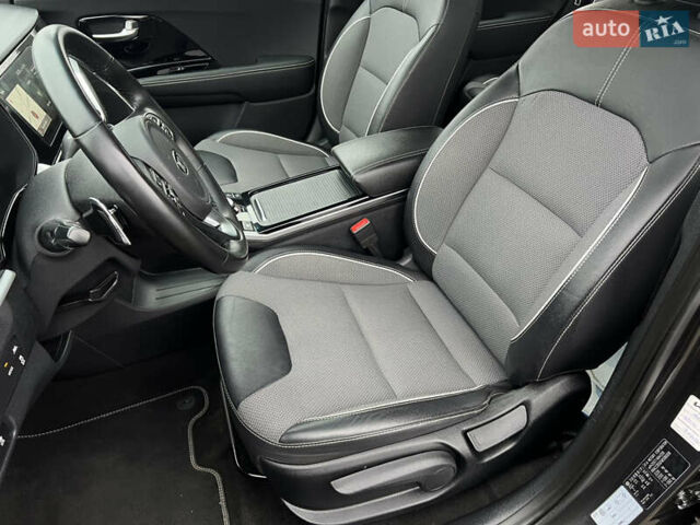 Серый Киа Niro, объемом двигателя 0 л и пробегом 107 тыс. км за 20903 $, фото 23 на Automoto.ua