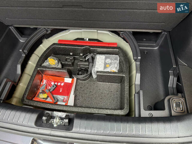 Сірий Кіа Niro, об'ємом двигуна 0 л та пробігом 50 тис. км за 22300 $, фото 75 на Automoto.ua