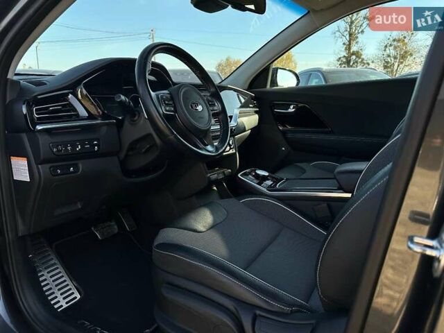 Сірий Кіа Niro, об'ємом двигуна 0 л та пробігом 37 тис. км за 23600 $, фото 37 на Automoto.ua
