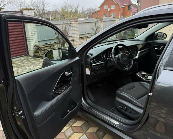 Сірий Кіа Niro, об'ємом двигуна 0 л та пробігом 50 тис. км за 22300 $, фото 41 на Automoto.ua