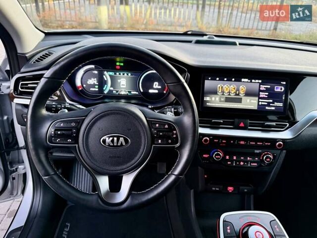 Киа Niro 2021 в Бердичеве на Automoto.ua Серый Киа Niro, объемом двигателя 0 л и пробегом 70 тыс. км за 21350 $, фото 57 на Automoto.ua
