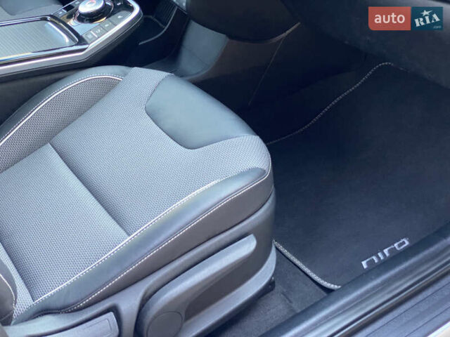 Серый Киа Niro, объемом двигателя 0 л и пробегом 59 тыс. км за 21299 $, фото 35 на Automoto.ua