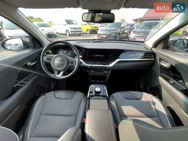 Серый Киа Niro, объемом двигателя 0 л и пробегом 88 тыс. км за 22250 $, фото 17 на Automoto.ua