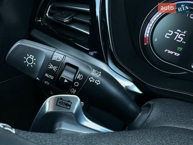 Сірий Кіа Niro, об'ємом двигуна 0 л та пробігом 100 тис. км за 21900 $, фото 47 на Automoto.ua