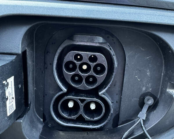 Серый Киа Niro, объемом двигателя 0 л и пробегом 86 тыс. км за 23400 $, фото 89 на Automoto.ua