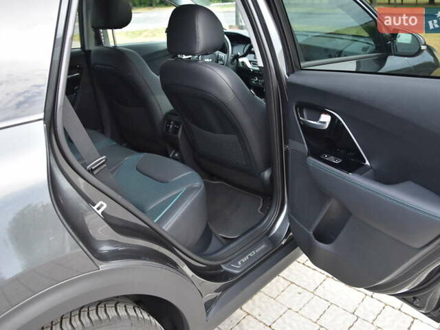 Серый Киа Niro, объемом двигателя 0 л и пробегом 34 тыс. км за 23999 $, фото 30 на Automoto.ua