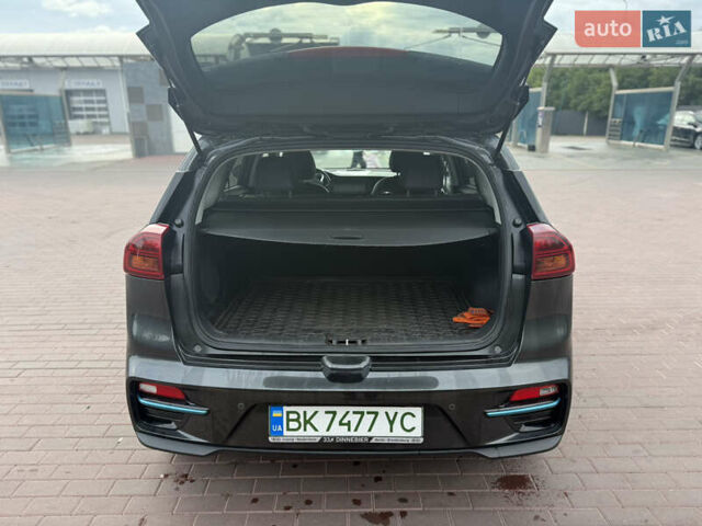 Серый Киа Niro, объемом двигателя 0 л и пробегом 77 тыс. км за 20990 $, фото 8 на Automoto.ua