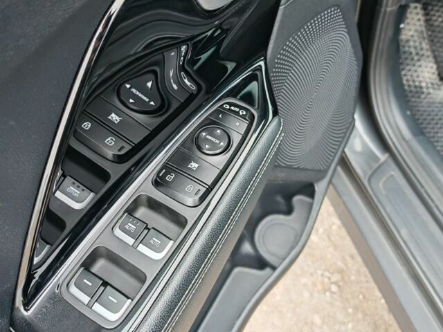 Сірий Кіа Niro, об'ємом двигуна 0 л та пробігом 76 тис. км за 18700 $, фото 14 на Automoto.ua