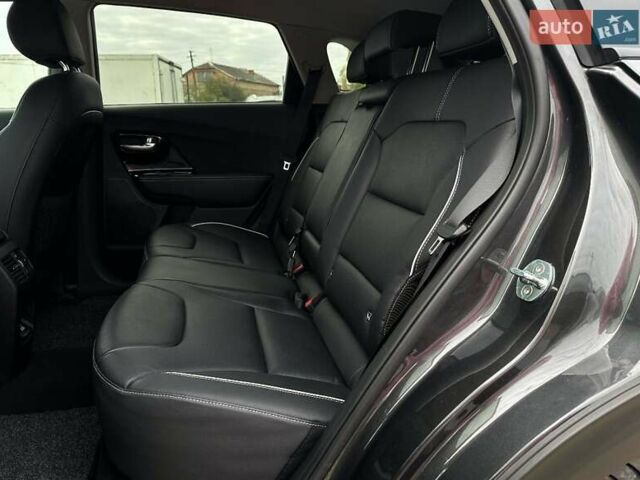 Серый Киа Niro, объемом двигателя 0 л и пробегом 62 тыс. км за 23600 $, фото 75 на Automoto.ua