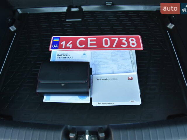 Сірий Кіа Niro, об'ємом двигуна 0 л та пробігом 99 тис. км за 22880 $, фото 46 на Automoto.ua