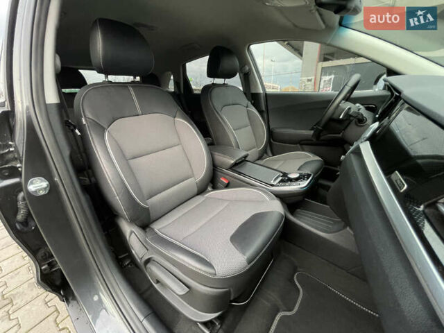Сірий Кіа Niro, об'ємом двигуна 0 л та пробігом 52 тис. км за 22999 $, фото 61 на Automoto.ua