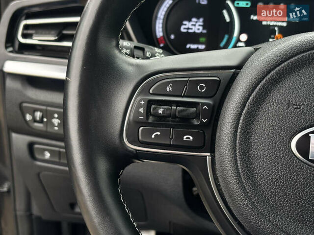 Серый Киа Niro, объемом двигателя 0 л и пробегом 39 тыс. км за 23100 $, фото 26 на Automoto.ua