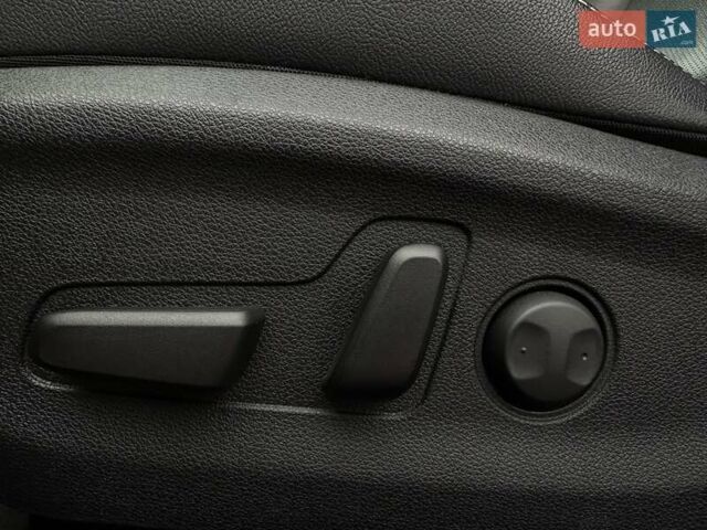 Серый Киа Niro, объемом двигателя 0 л и пробегом 62 тыс. км за 23600 $, фото 3 на Automoto.ua