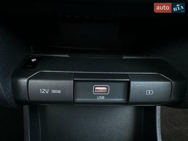 Сірий Кіа Niro, об'ємом двигуна 0 л та пробігом 37 тис. км за 24600 $, фото 6 на Automoto.ua