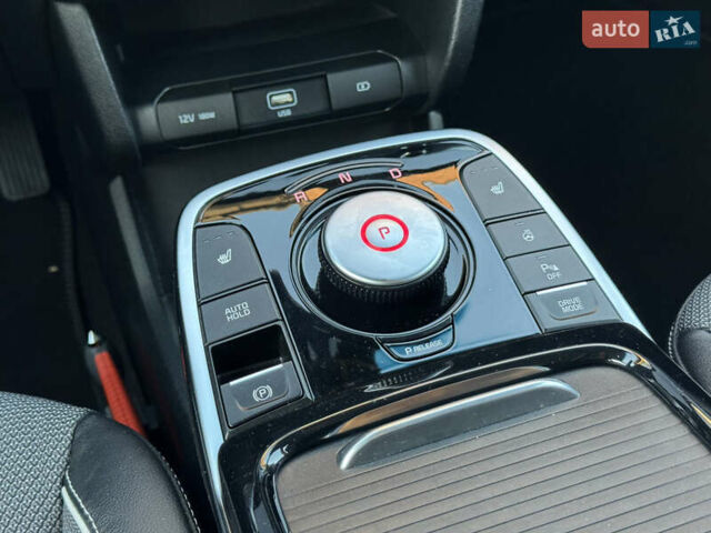 Серый Киа Niro, объемом двигателя 0 л и пробегом 139 тыс. км за 17999 $, фото 50 на Automoto.ua