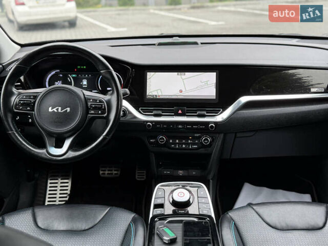 Серый Киа Niro, объемом двигателя 0 л и пробегом 93 тыс. км за 21500 $, фото 7 на Automoto.ua
