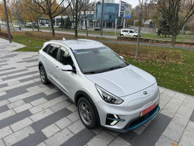 Сірий Кіа Niro, об'ємом двигуна 2 л та пробігом 101 тис. км за 19300 $, фото 6 на Automoto.ua