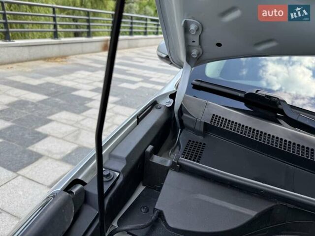 Серый Киа Niro, объемом двигателя 0 л и пробегом 96 тыс. км за 18999 $, фото 13 на Automoto.ua