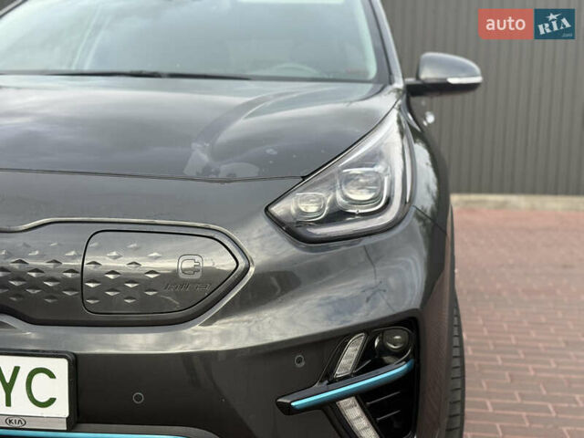 Серый Киа Niro, объемом двигателя 0 л и пробегом 77 тыс. км за 20990 $, фото 3 на Automoto.ua