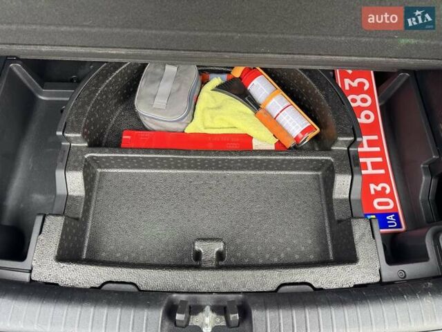 Сірий Кіа Niro, об'ємом двигуна 0 л та пробігом 101 тис. км за 19300 $, фото 32 на Automoto.ua