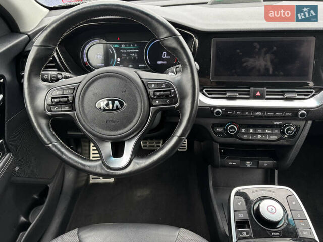 Серый Киа Niro, объемом двигателя 0 л и пробегом 88 тыс. км за 21800 $, фото 26 на Automoto.ua