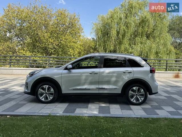 Серый Киа Niro, объемом двигателя 0 л и пробегом 96 тыс. км за 18999 $, фото 5 на Automoto.ua