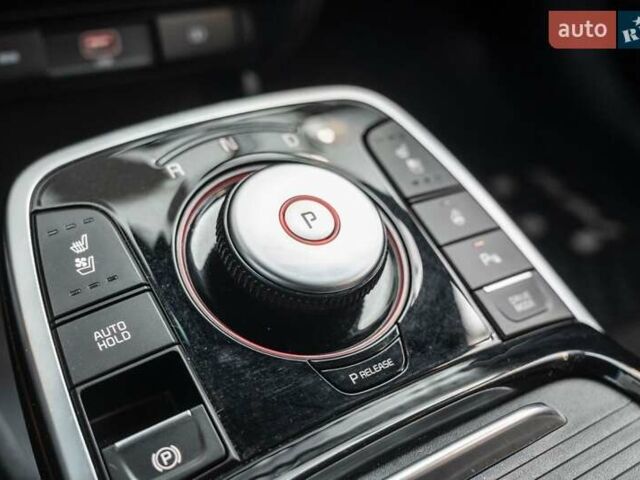 Сірий Кіа Niro, об'ємом двигуна 0 л та пробігом 77 тис. км за 14950 $, фото 18 на Automoto.ua