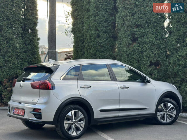 Сірий Кіа Niro, об'ємом двигуна 0 л та пробігом 141 тис. км за 17799 $, фото 11 на Automoto.ua