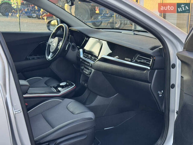 Серый Киа Niro, объемом двигателя 0 л и пробегом 139 тыс. км за 17999 $, фото 39 на Automoto.ua
