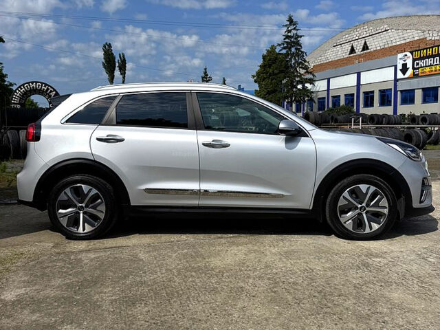 Серый Киа Niro, объемом двигателя 0.15 л и пробегом 258 тыс. км за 18450 $, фото 4 на Automoto.ua