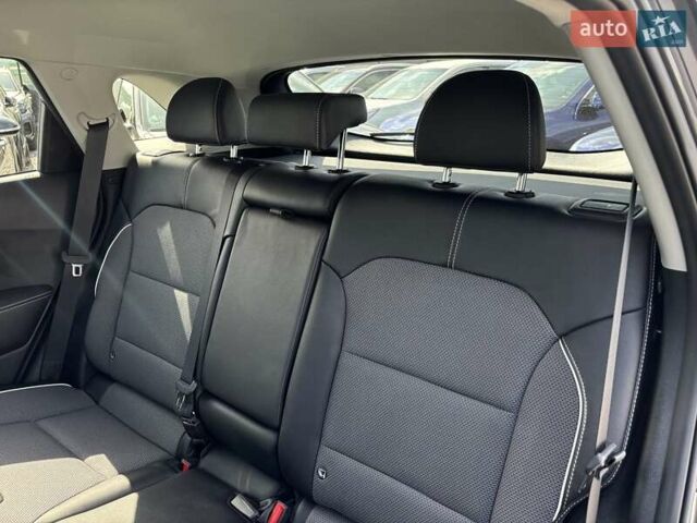 Серый Киа Niro, объемом двигателя 0 л и пробегом 62 тыс. км за 22450 $, фото 19 на Automoto.ua