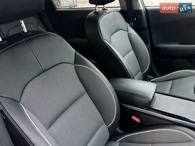 Серый Киа Niro, объемом двигателя 0 л и пробегом 47 тыс. км за 23890 $, фото 22 на Automoto.ua