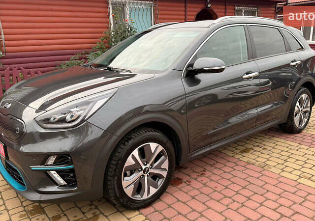 Серый Киа Niro, объемом двигателя 0 л и пробегом 88 тыс. км за 19700 $, фото 2 на Automoto.ua