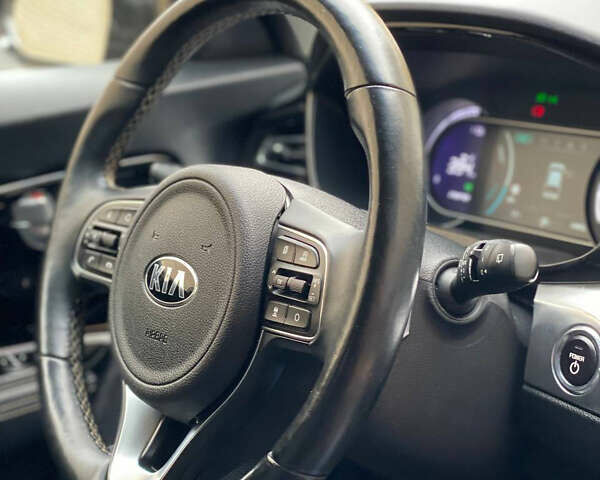 Серый Киа Niro, объемом двигателя 0 л и пробегом 149 тыс. км за 18550 $, фото 28 на Automoto.ua