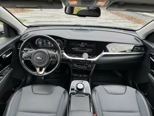 Сірий Кіа Niro, об'ємом двигуна 2 л та пробігом 101 тис. км за 19300 $, фото 10 на Automoto.ua
