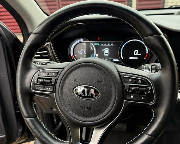 Сірий Кіа Niro, об'ємом двигуна 0 л та пробігом 50 тис. км за 22300 $, фото 52 на Automoto.ua