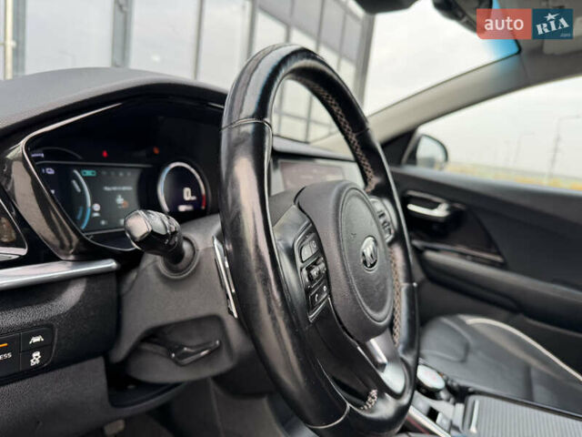 Серый Киа Niro, объемом двигателя 0 л и пробегом 147 тыс. км за 18450 $, фото 43 на Automoto.ua