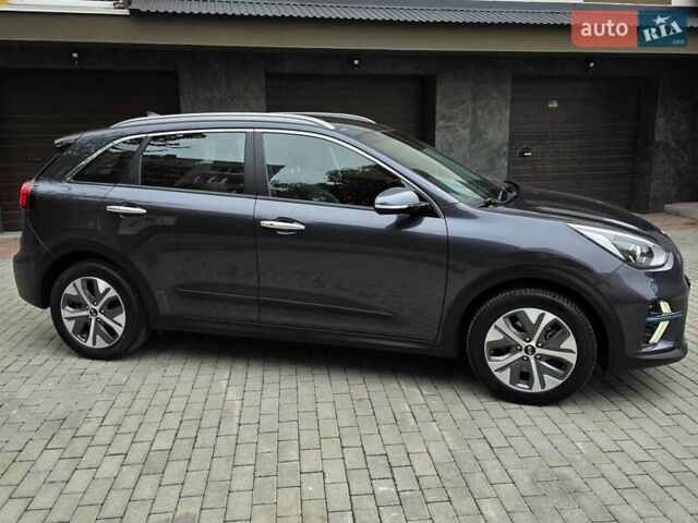 Серый Киа Niro, объемом двигателя 0 л и пробегом 153 тыс. км за 17950 $, фото 4 на Automoto.ua