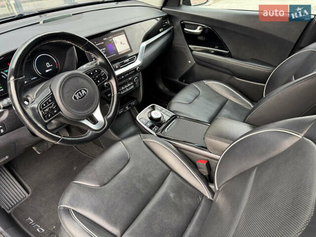 Серый Киа Niro, объемом двигателя 0 л и пробегом 147 тыс. км за 18450 $, фото 45 на Automoto.ua