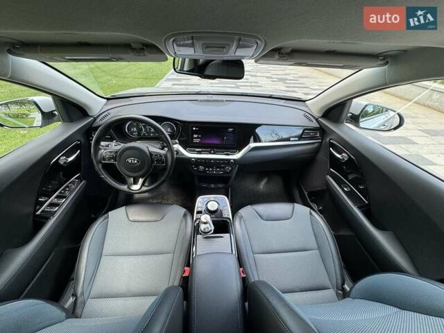 Серый Киа Niro, объемом двигателя 0 л и пробегом 96 тыс. км за 18999 $, фото 19 на Automoto.ua