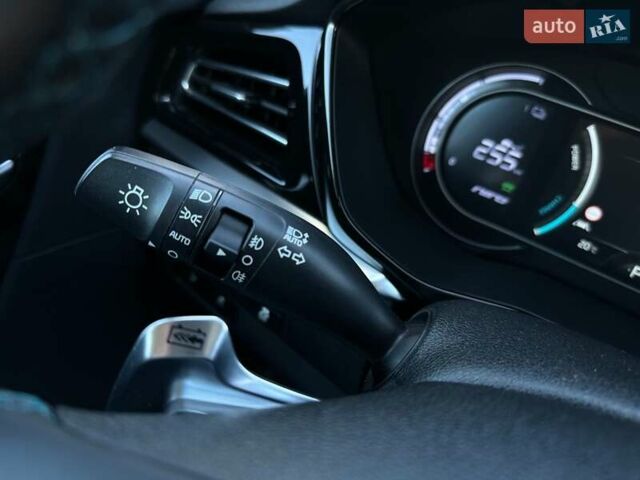 Серый Киа Niro, объемом двигателя 0 л и пробегом 97 тыс. км за 22200 $, фото 42 на Automoto.ua