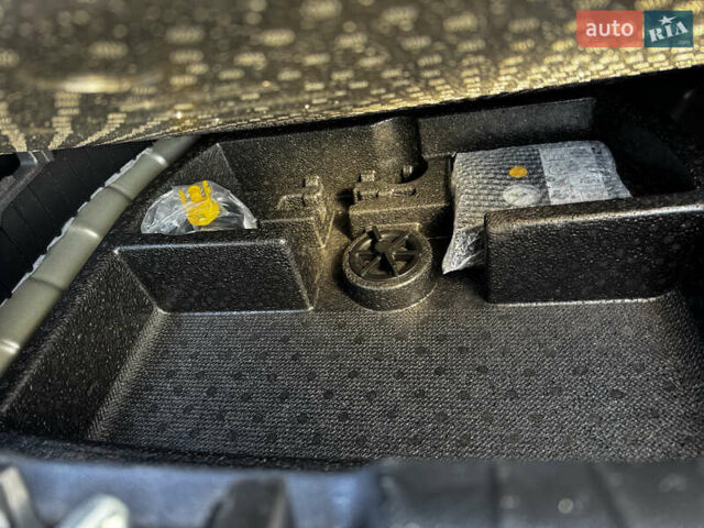 Серый Киа Niro, объемом двигателя 0 л и пробегом 86 тыс. км за 23400 $, фото 79 на Automoto.ua