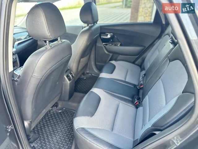 Сірий Кіа Niro, об'ємом двигуна 0 л та пробігом 105 тис. км за 19950 $, фото 21 на Automoto.ua